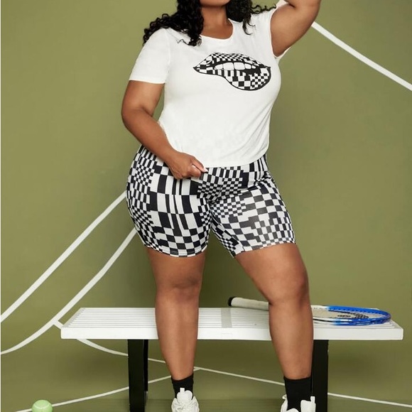 Super Cute “lip Biting “ Top Fit + 30 = 5X see size chart. - Picture 8 of 11